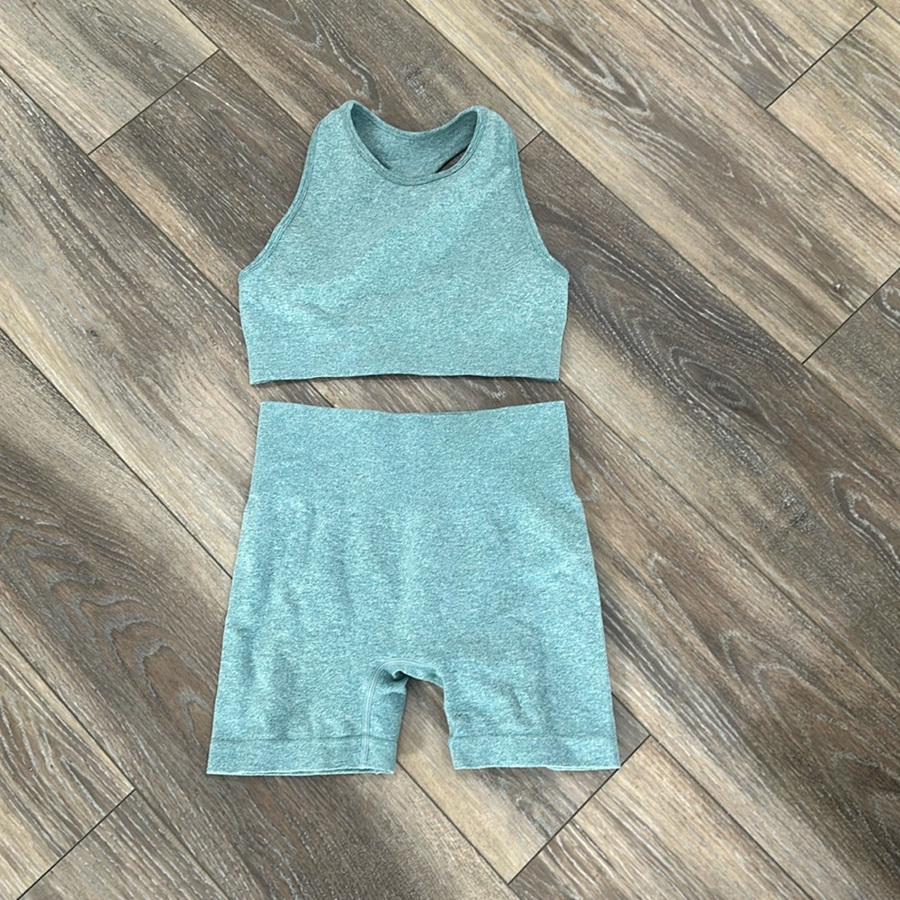 Cute Amazon Matching Workout Set - Turquoise - Small - Like New